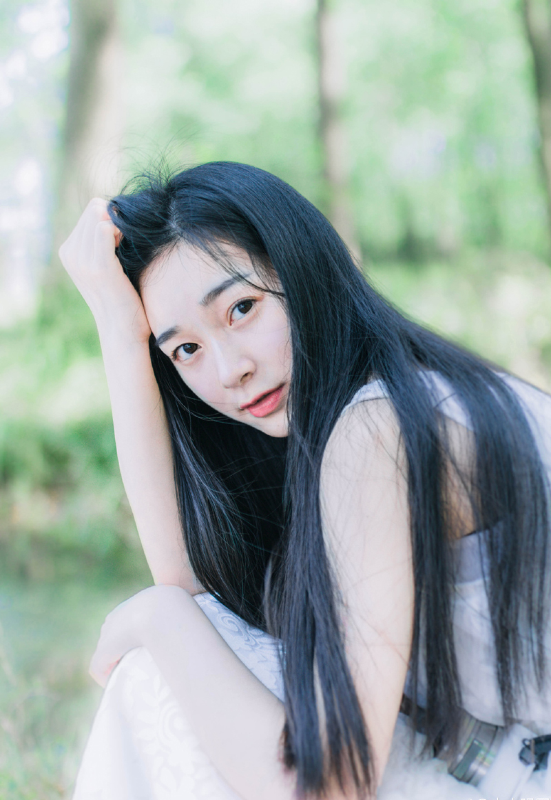 “是。”虽然不明白发生了什么事，管家也没干多问，连忙躬身答应一声，带了几名家丁前往刘璝的岳父那里准备接人，只是刘璝的夫人已经先一步离开，并没有接到，当这件事情被管家告知刘璝之后。